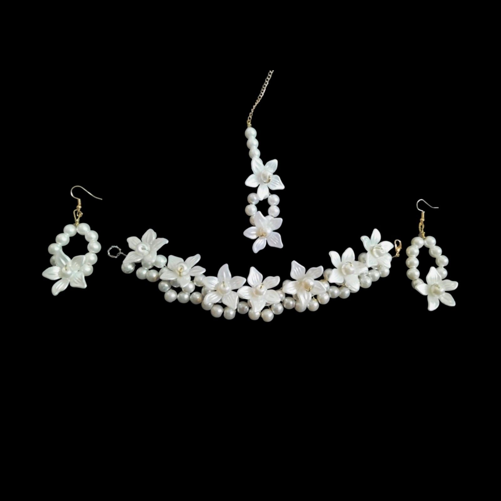 Traditional White Pearl Set with Matching Bindiya