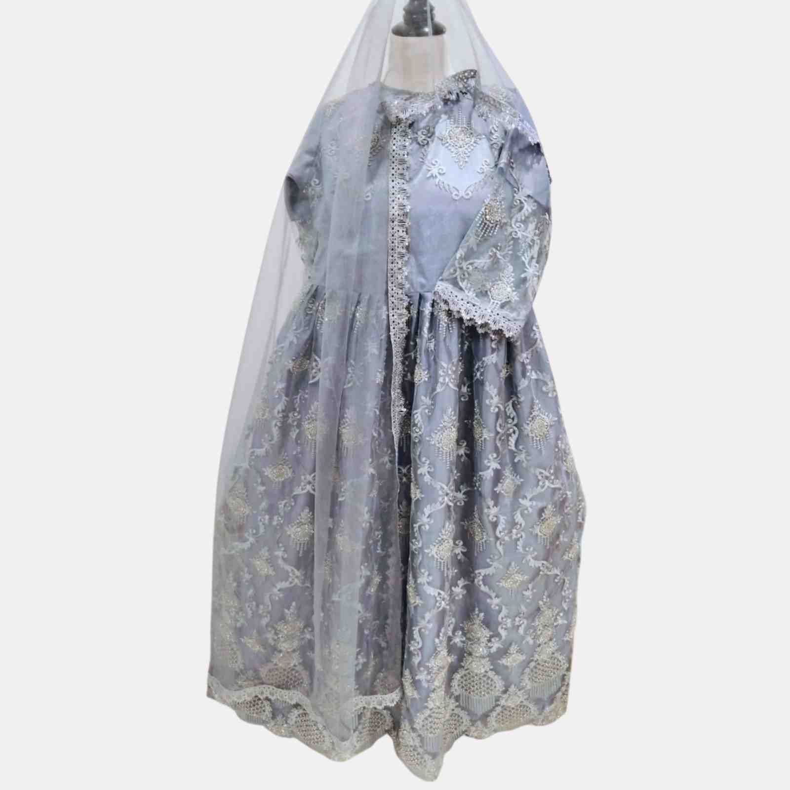 elegant maxi dress with beads and embroidery