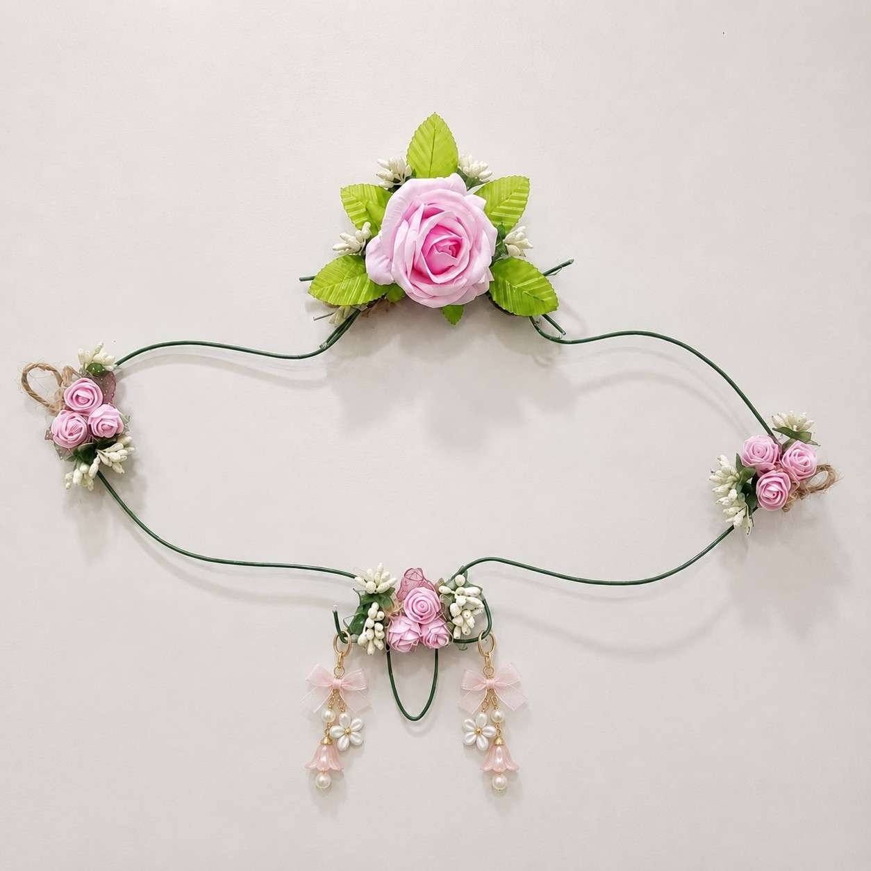 Luxury Flower-Embellished Keychain Holder
